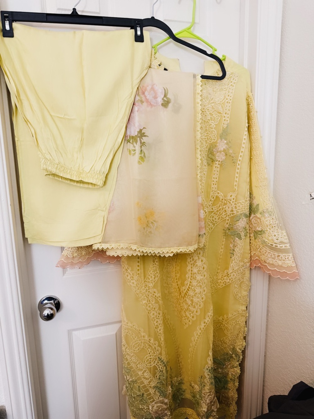 Elegant Yellow Long Sleeve Women's Dress with Floral Accents